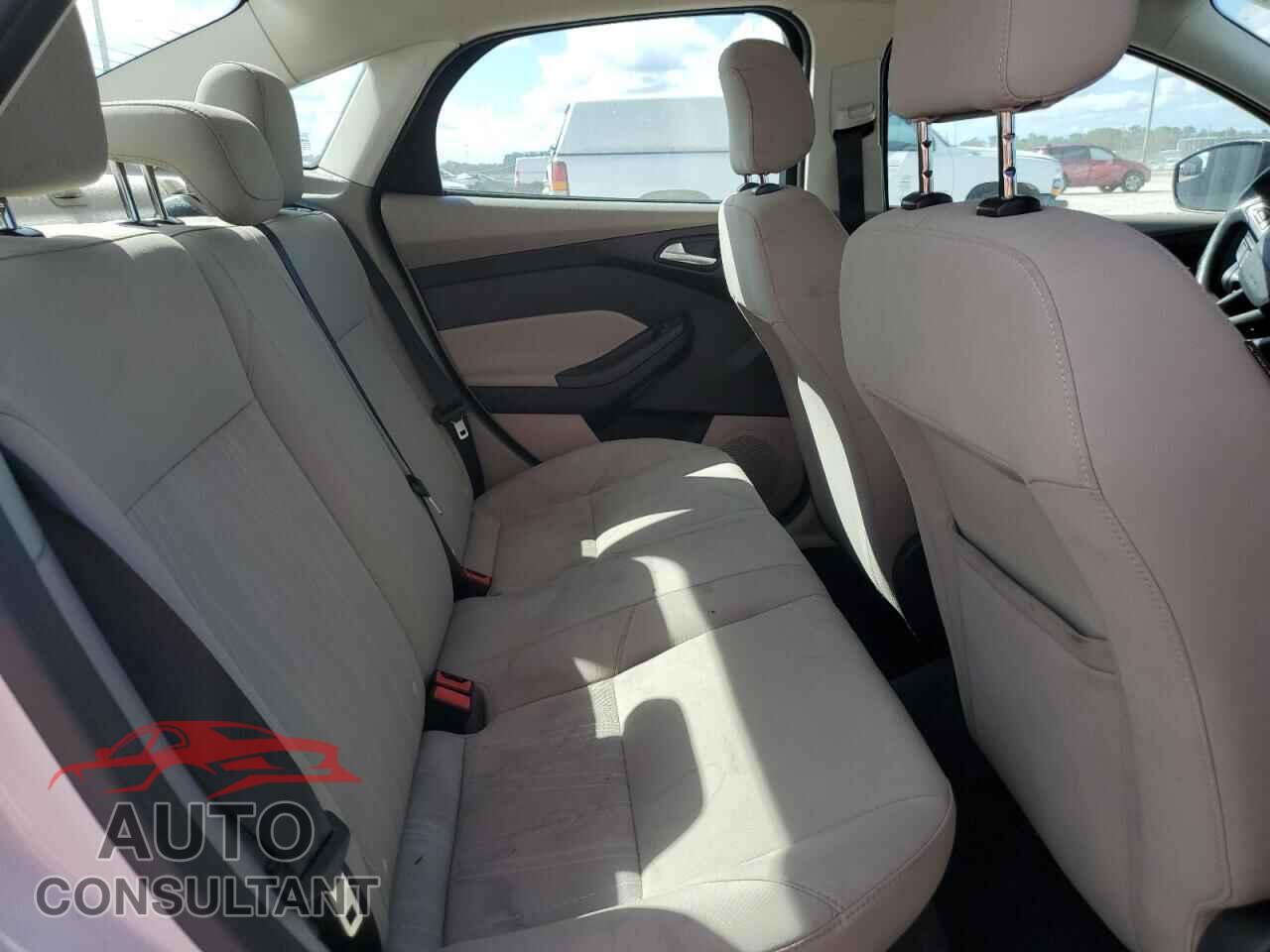 FORD FOCUS 2018 - 1FADP3F2XJL326868