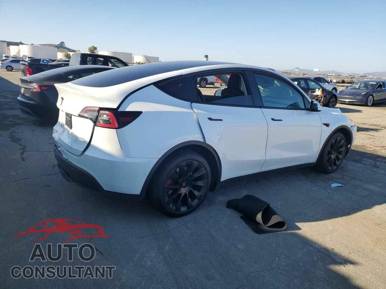 TESLA MODEL Y 2021 - 5YJYGAEEXMF269624
