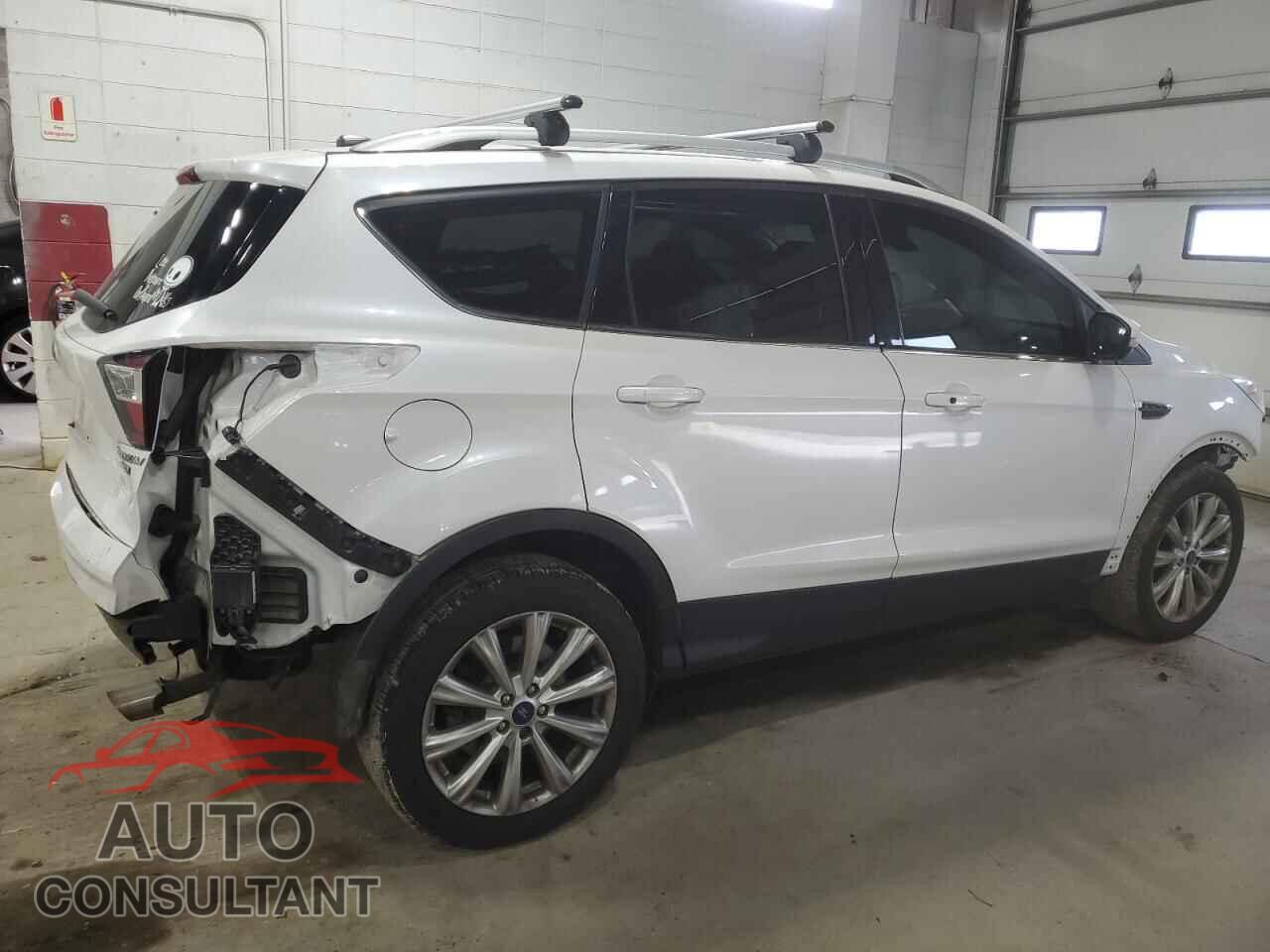 FORD ESCAPE 2017 - 1FMCU9J96HUC05437