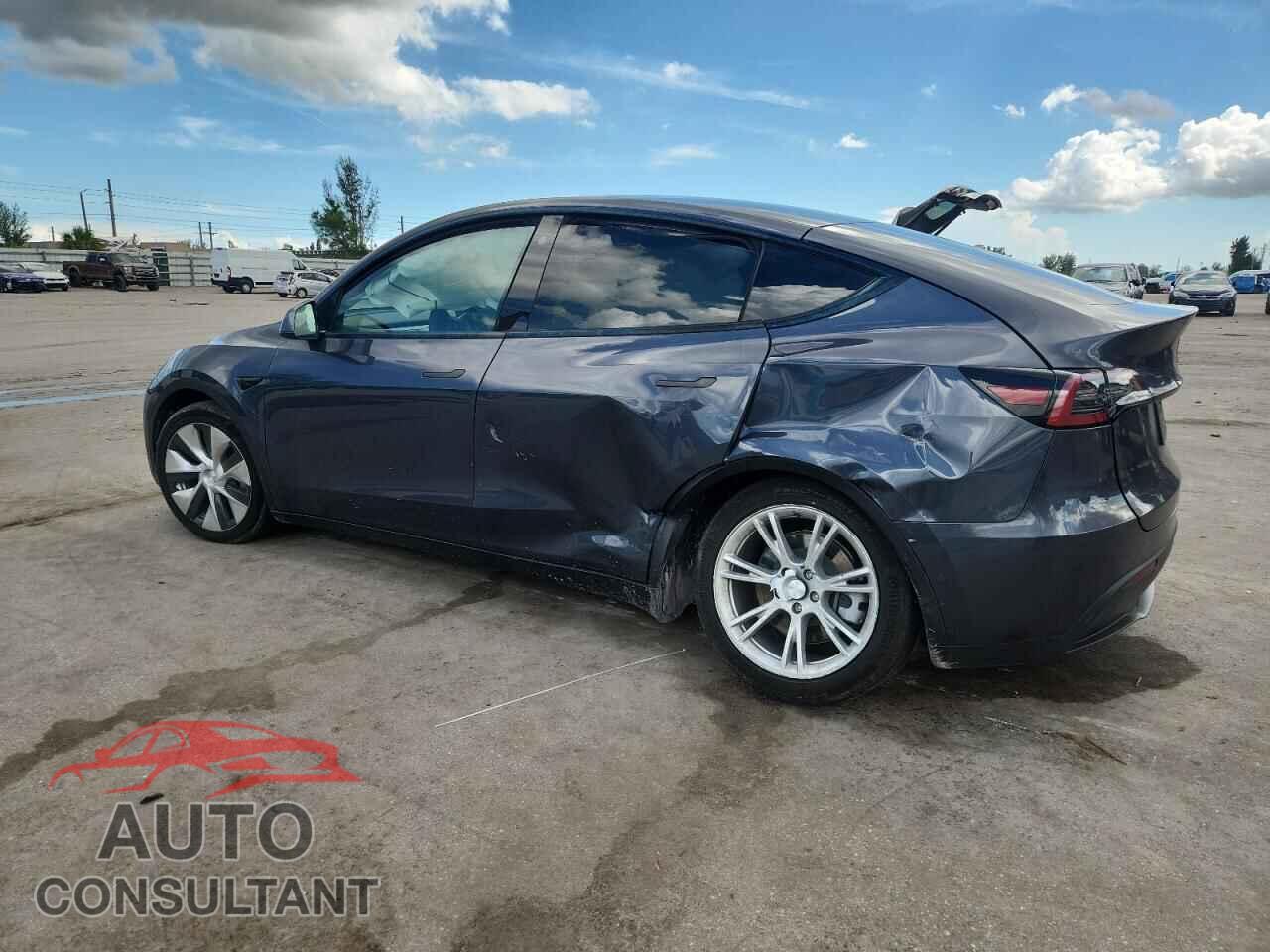 TESLA MODEL Y 2021 - 5YJYGAEE0MF302811