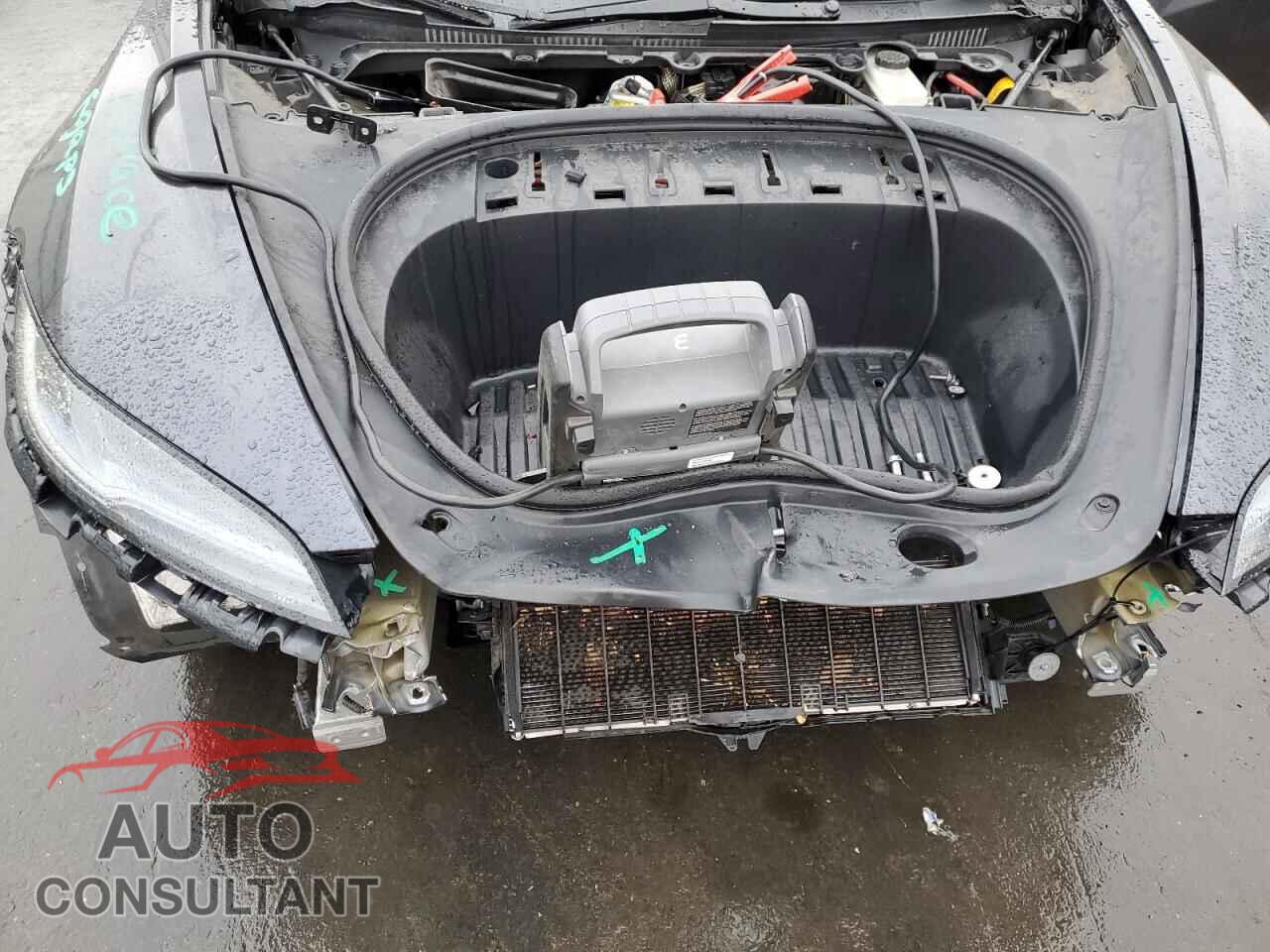TESLA MODEL 3 2024 - 5YJ3E1EA0RF771045