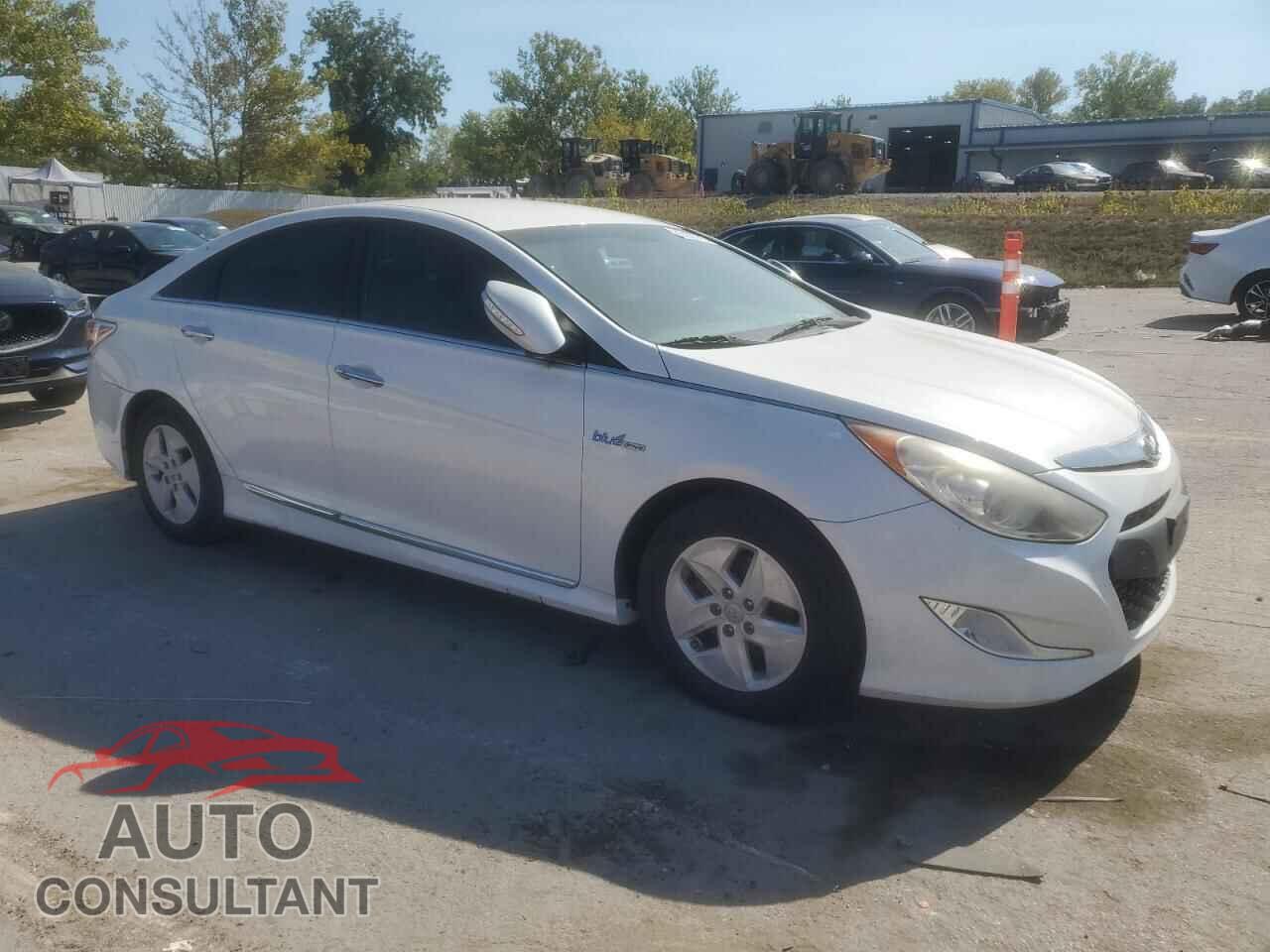 HYUNDAI SONATA 2011 - KMHEC4A49BA017944