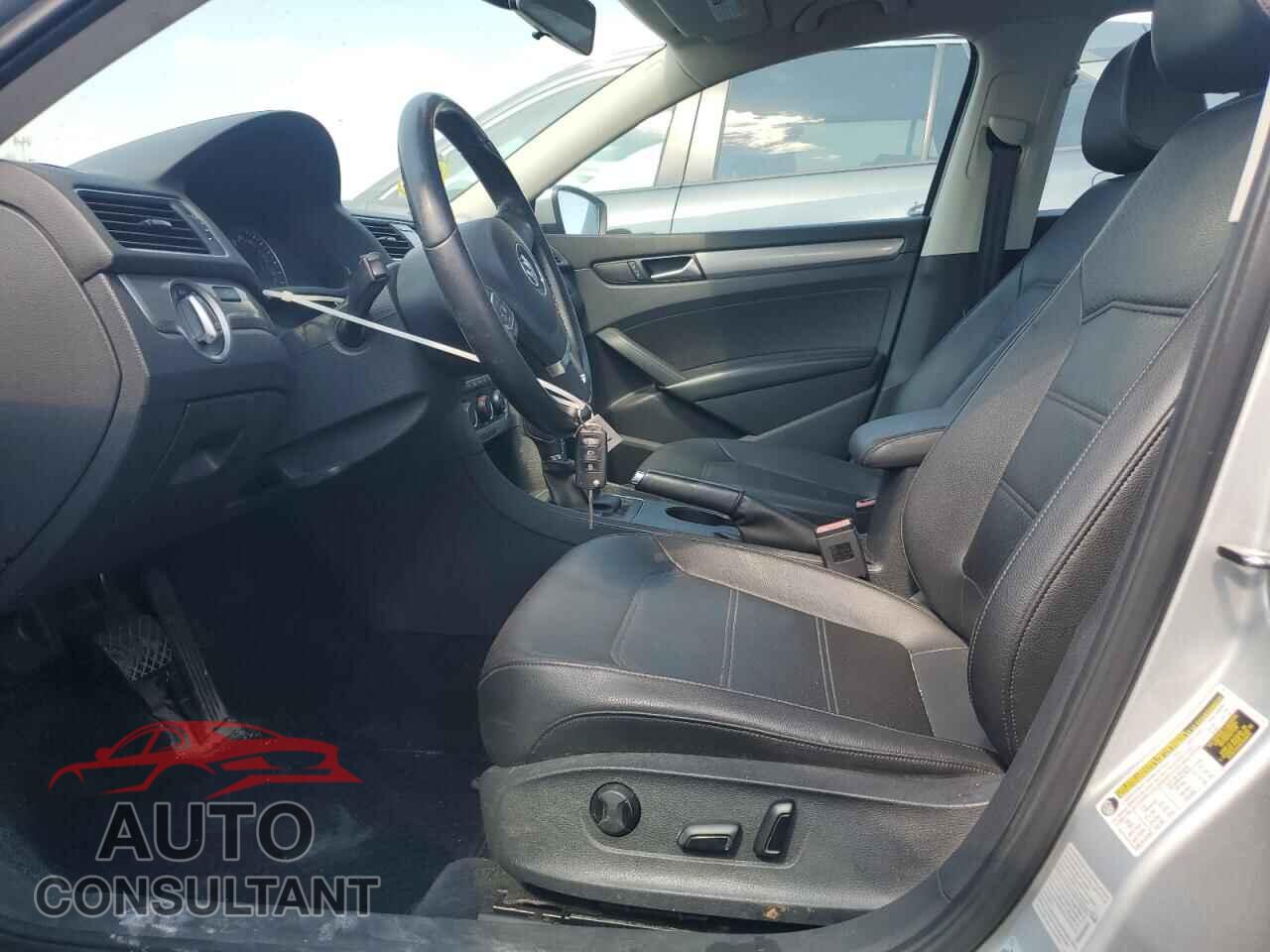 VOLKSWAGEN PASSAT 2015 - 1VWAT7A31FC035132