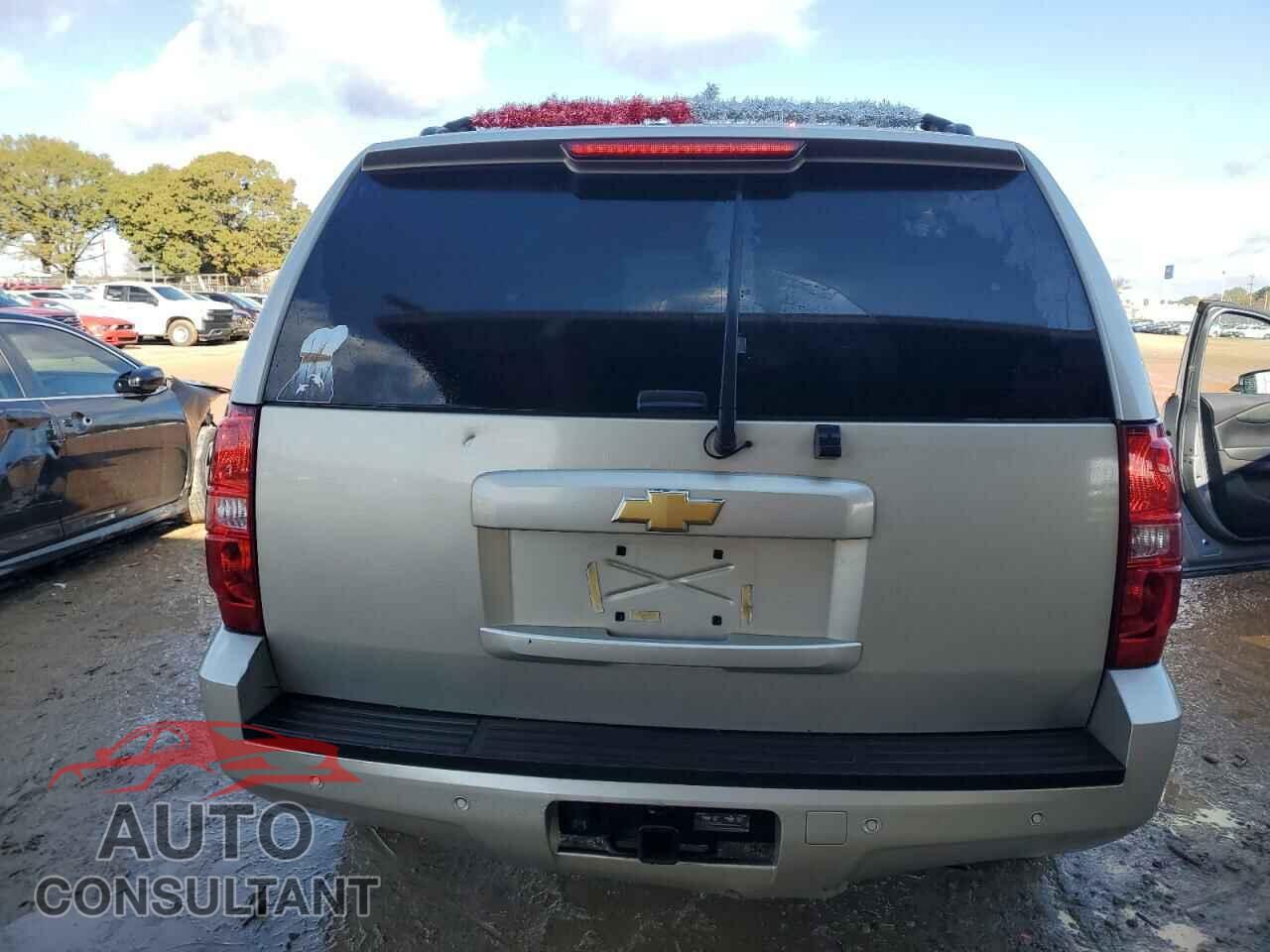 CHEVROLET TAHOE 2013 - 1GNSCBE08DR180468