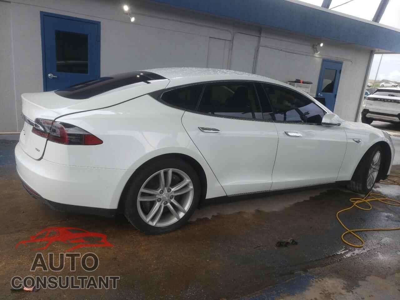 TESLA MODEL S 2015 - 5YJSA1H28FF086847