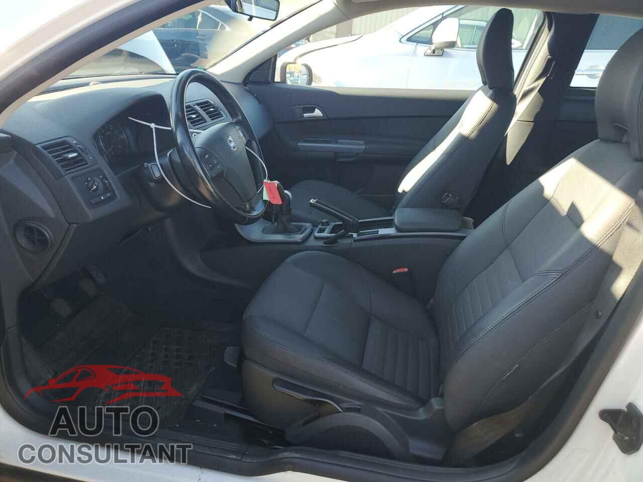 VOLVO C30 2011 - YV1672MK4B2233975