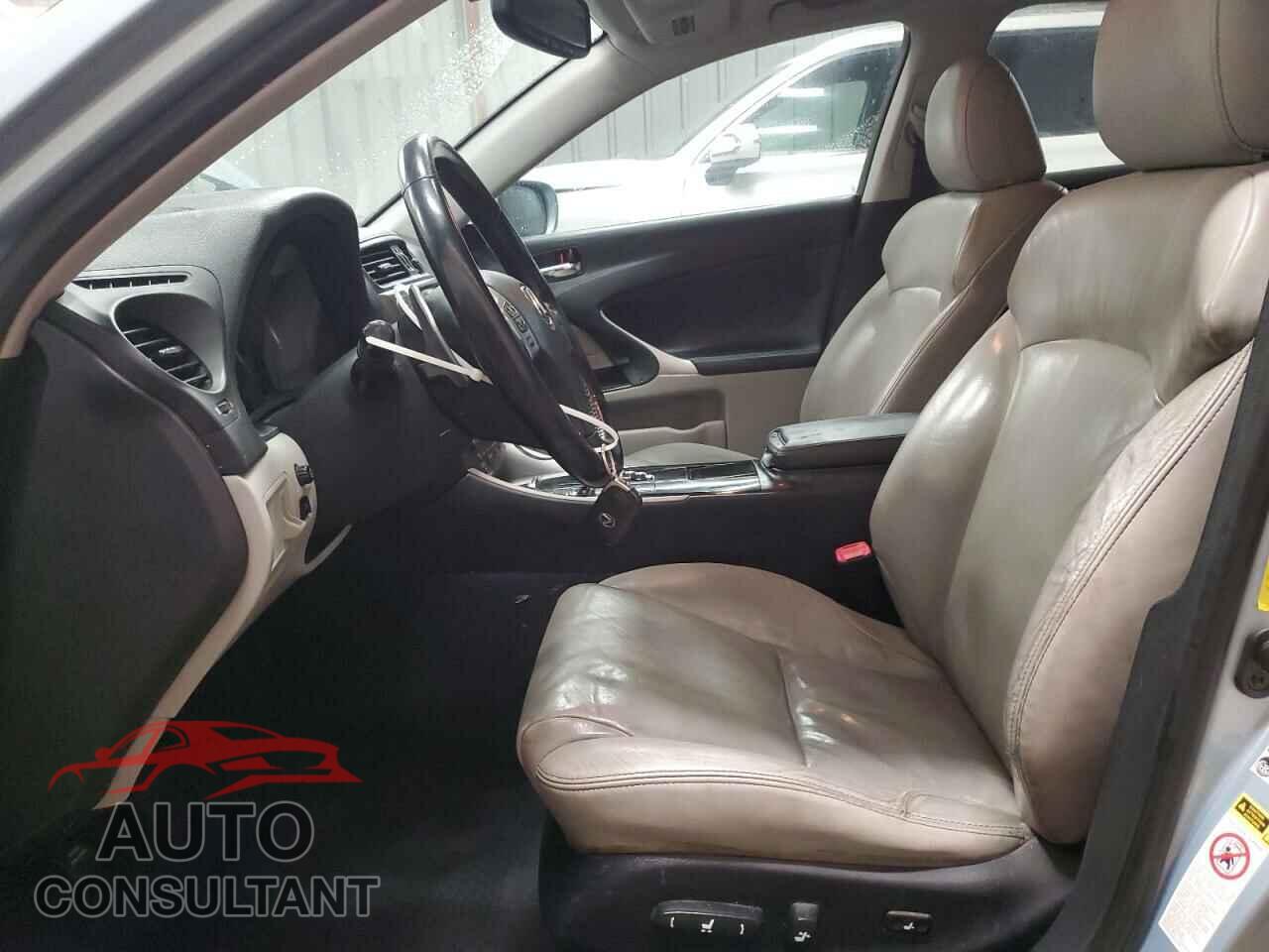 LEXUS IS 2011 - JTHBF5C25B5151146