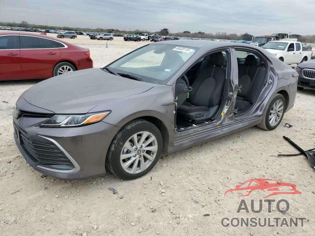 TOYOTA CAMRY 2022 - 4T1C11AK4NU618577