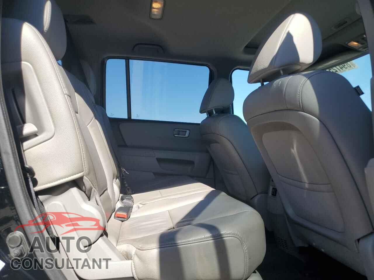 HONDA PILOT 2015 - 5FNYF4H57FB004632