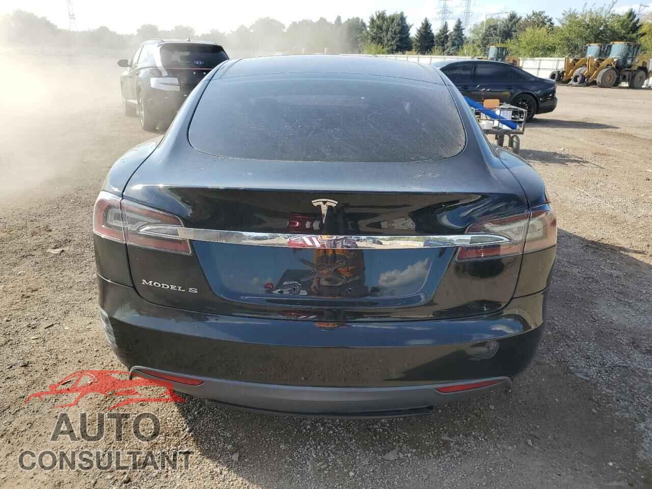 TESLA MODEL S 2013 - 5YJSA1DN0DFP04207