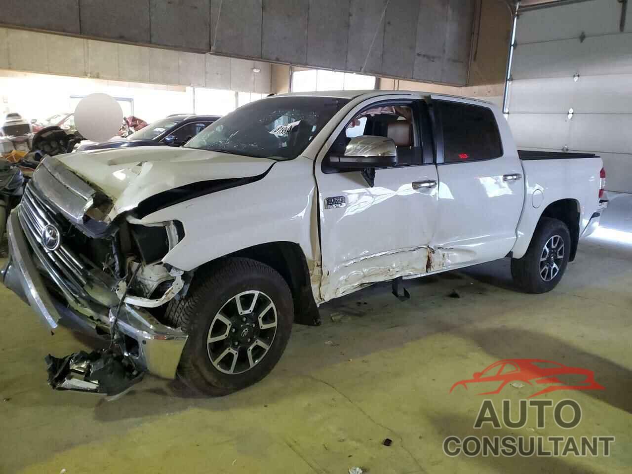 TOYOTA TUNDRA 2019 - 5TFAY5F15KX798239