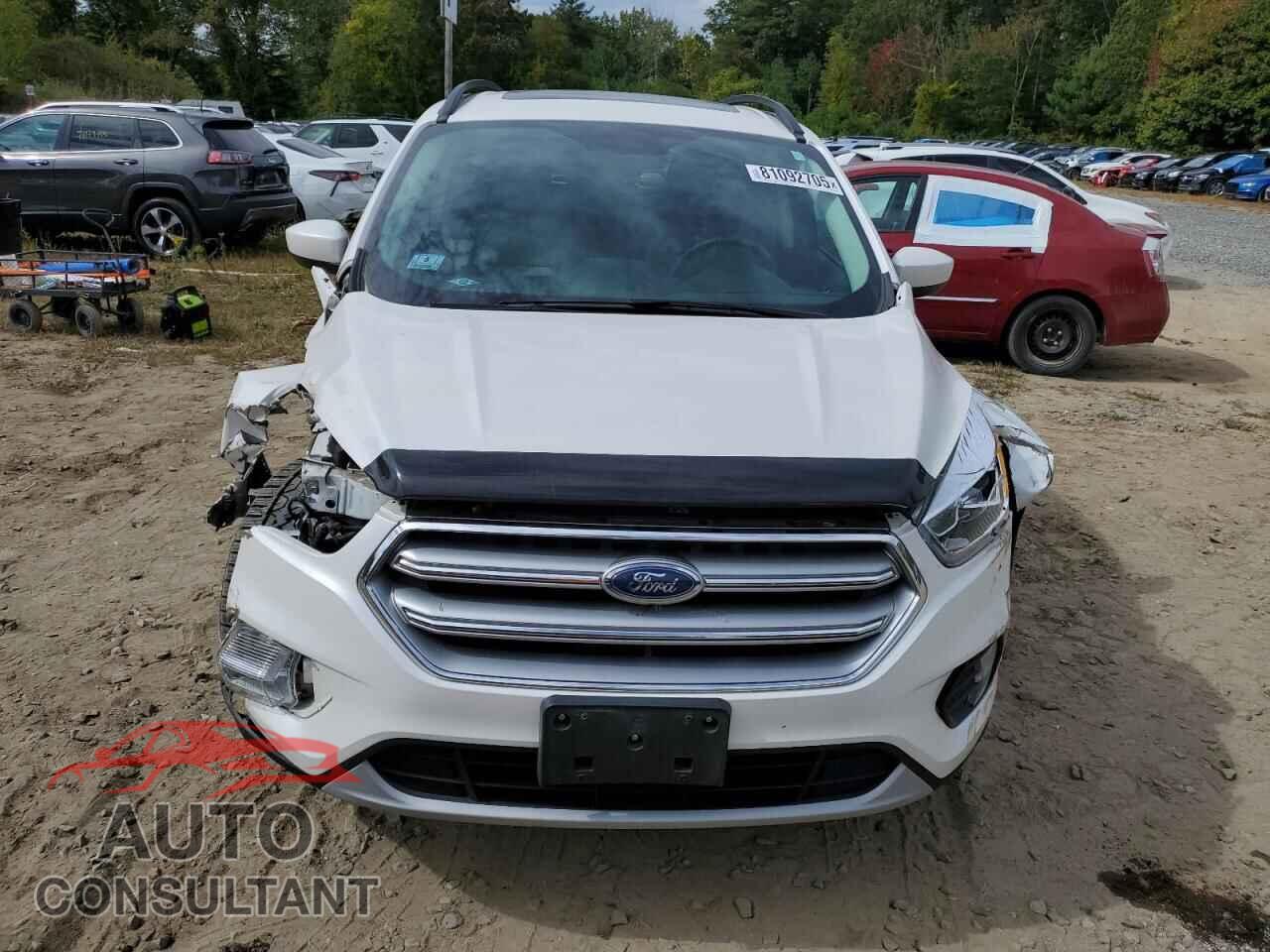 FORD ESCAPE 2017 - 1FMCU9G92HUD01735