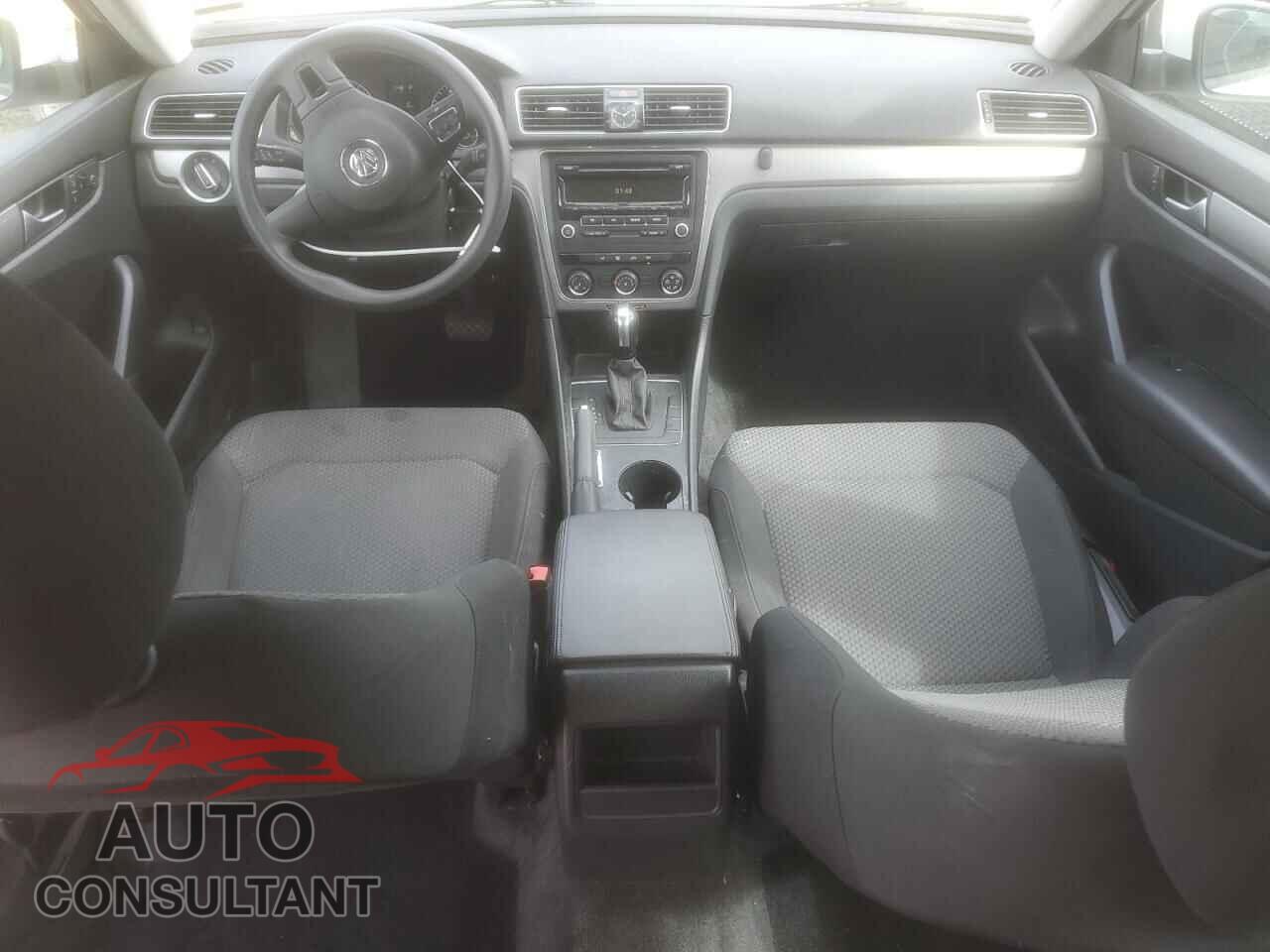 VOLKSWAGEN PASSAT 2015 - 1VWAT7A31FC108256