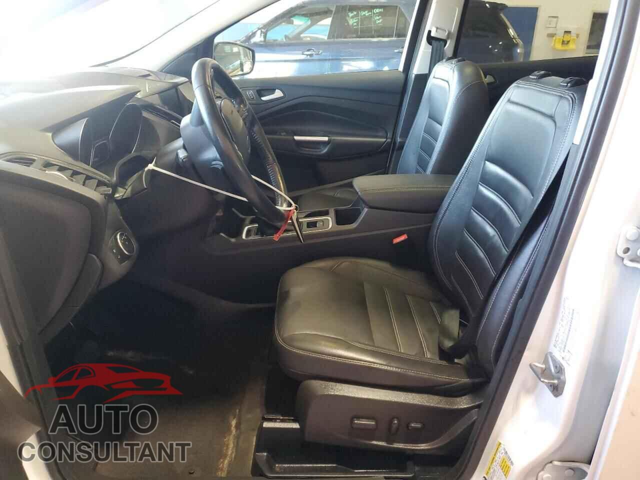 FORD ESCAPE 2017 - 1FMCU9JD4HUA21392