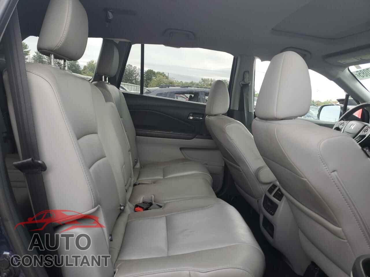 HONDA PILOT 2017 - 5FNYF6H52HB032708