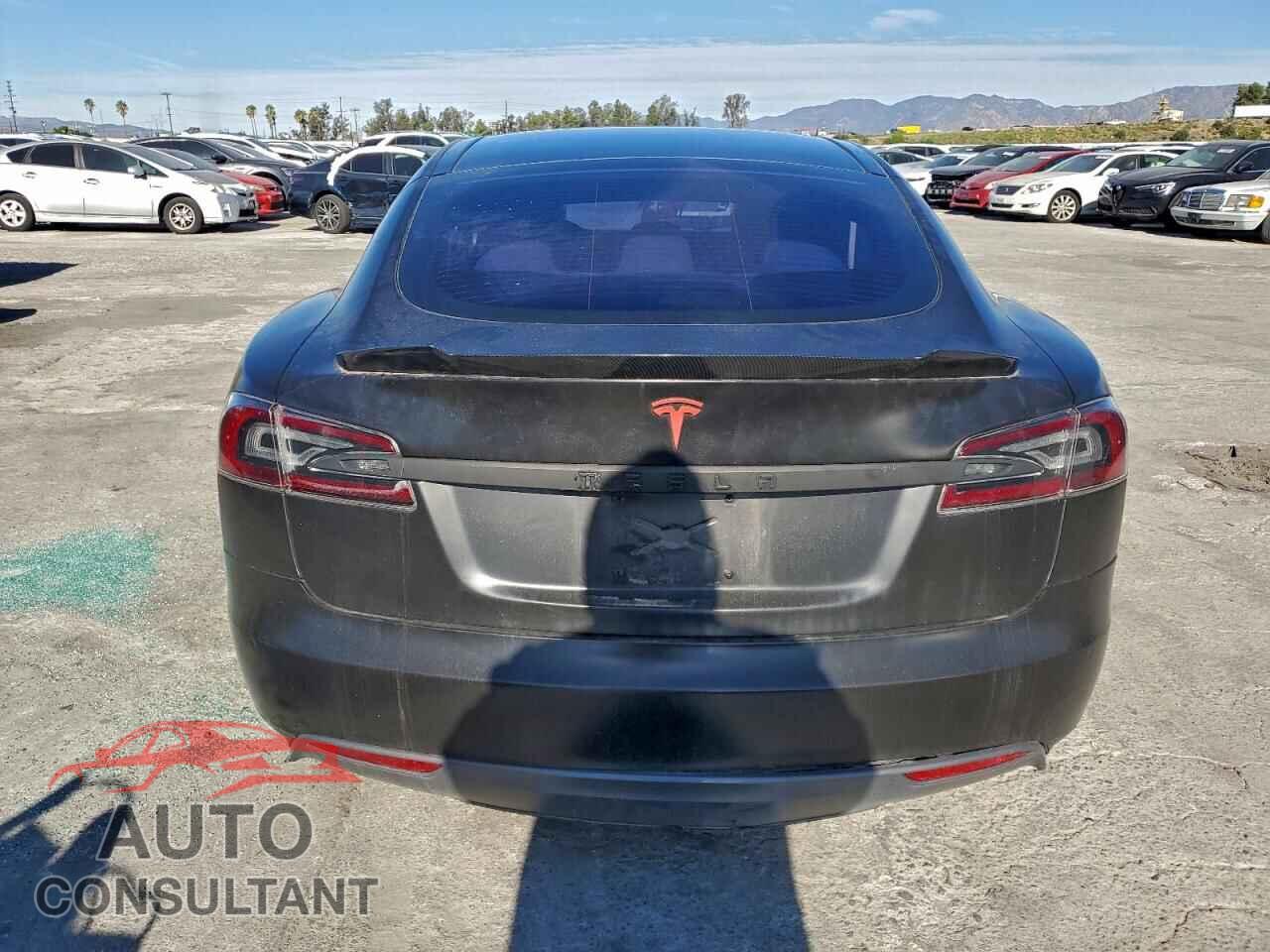 TESLA MODEL S 2015 - 5YJSA1E16FF120263