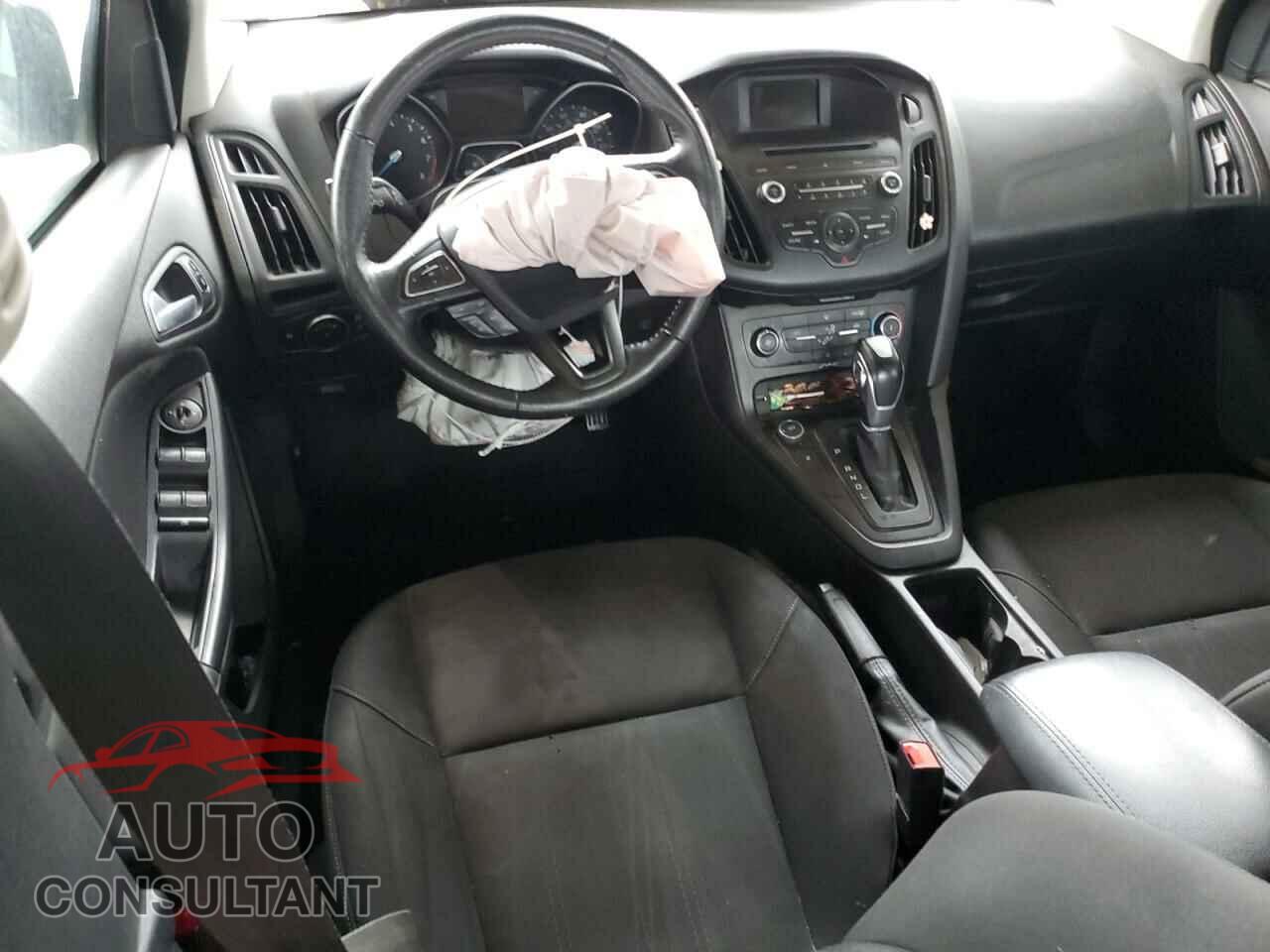 FORD FOCUS 2015 - 1FADP3F26FL347157