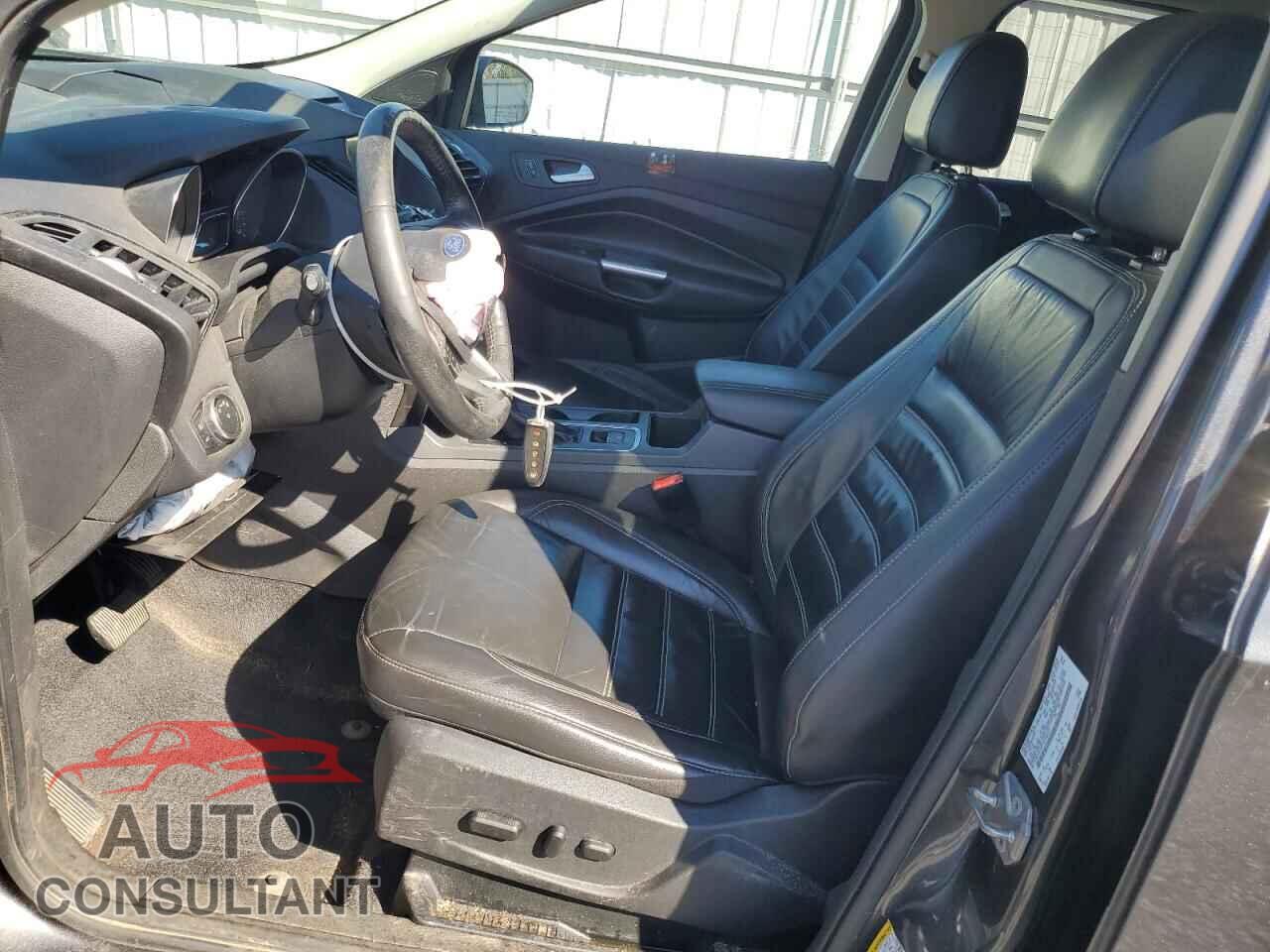 FORD ESCAPE 2017 - 1FMCU9J91HUD99147