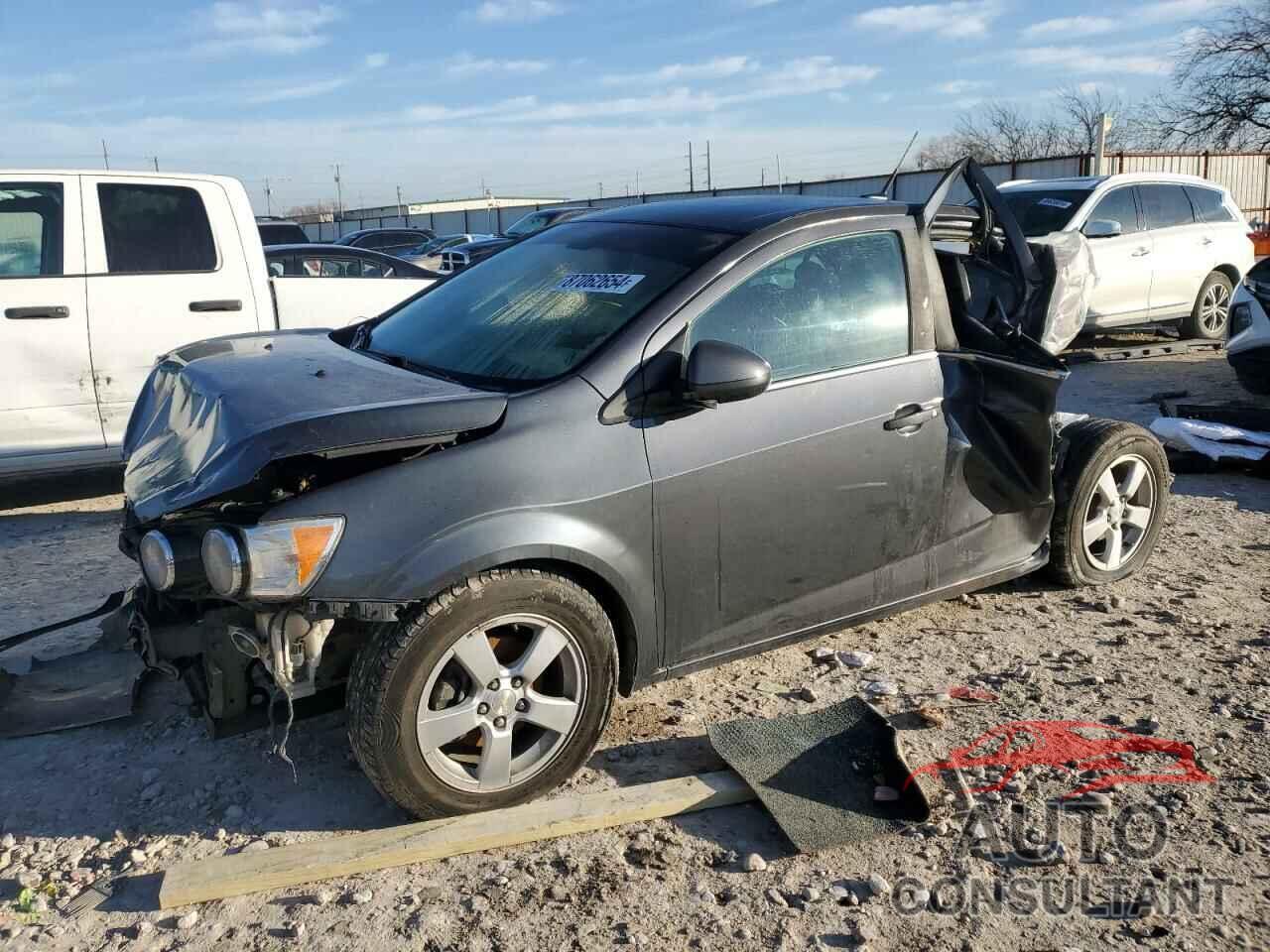 CHEVROLET SONIC 2013 - 1G1JC5SH1D4145972