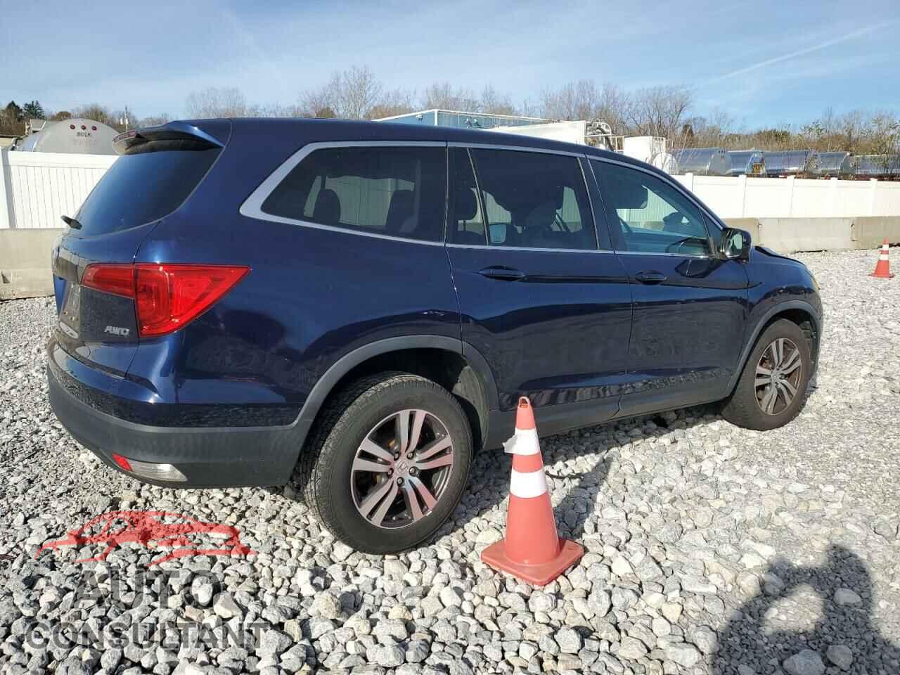 HONDA PILOT 2017 - 5FNYF6H33HB101064