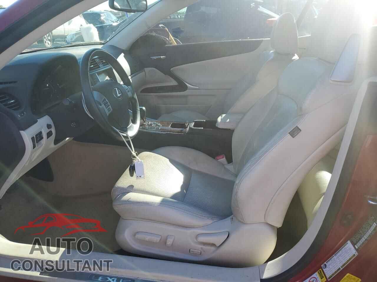 LEXUS IS 2011 - JTHFE2C28B2506895