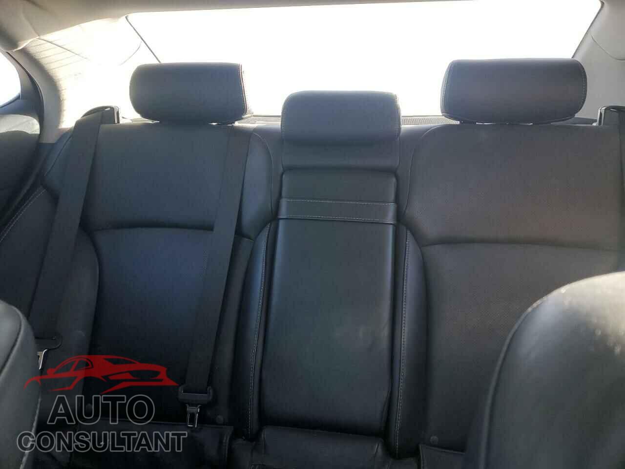 LEXUS IS 2011 - JTHCF5C24B5050409