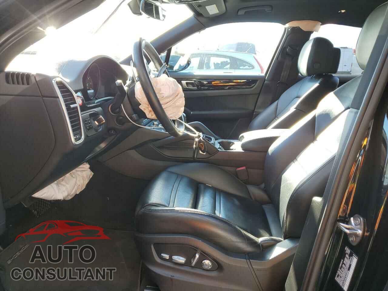 PORSCHE CAYENNE 2020 - WP1AA2AY2LDA02538