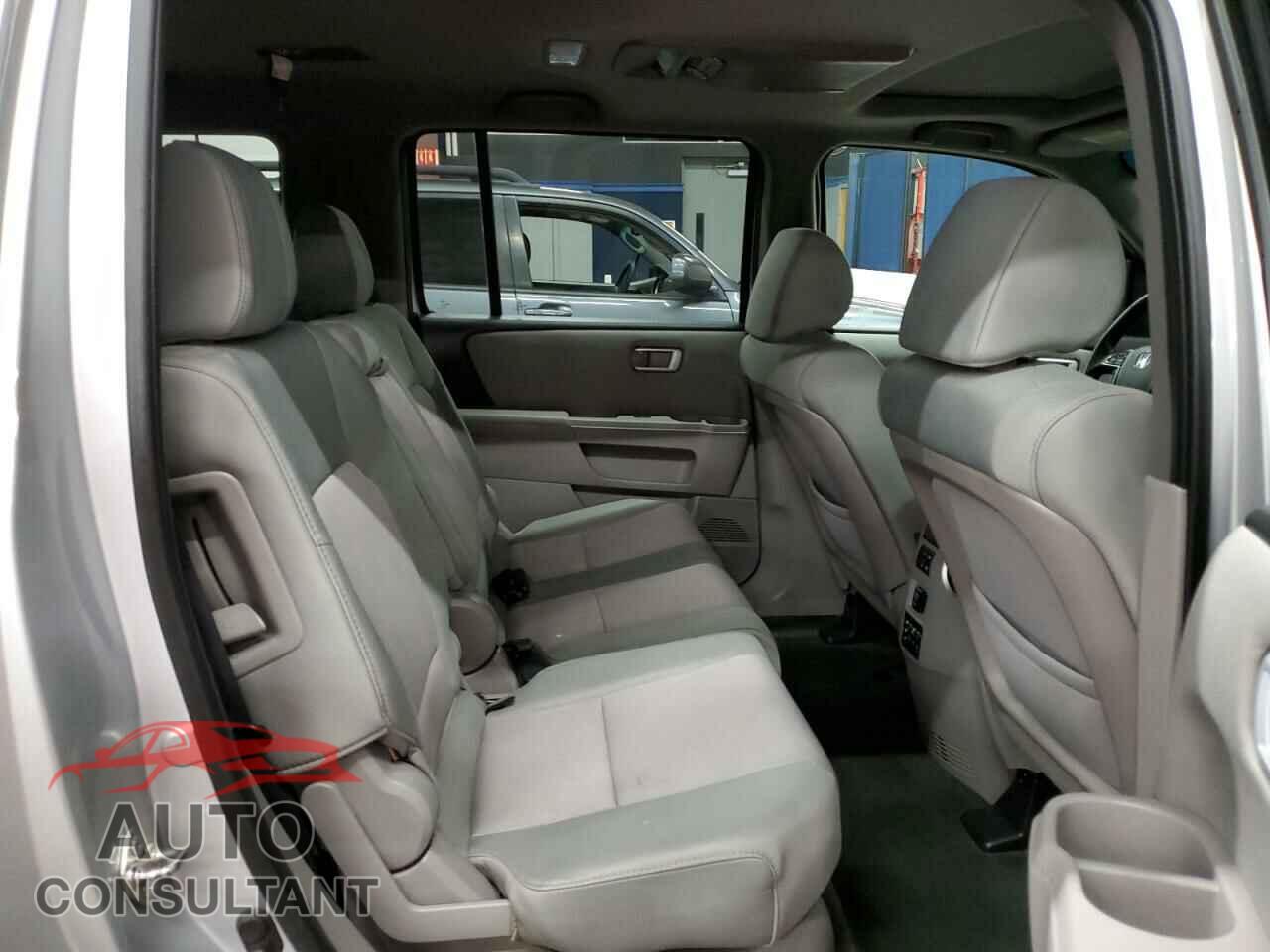 HONDA PILOT 2015 - 5FNYF4H30FB007998