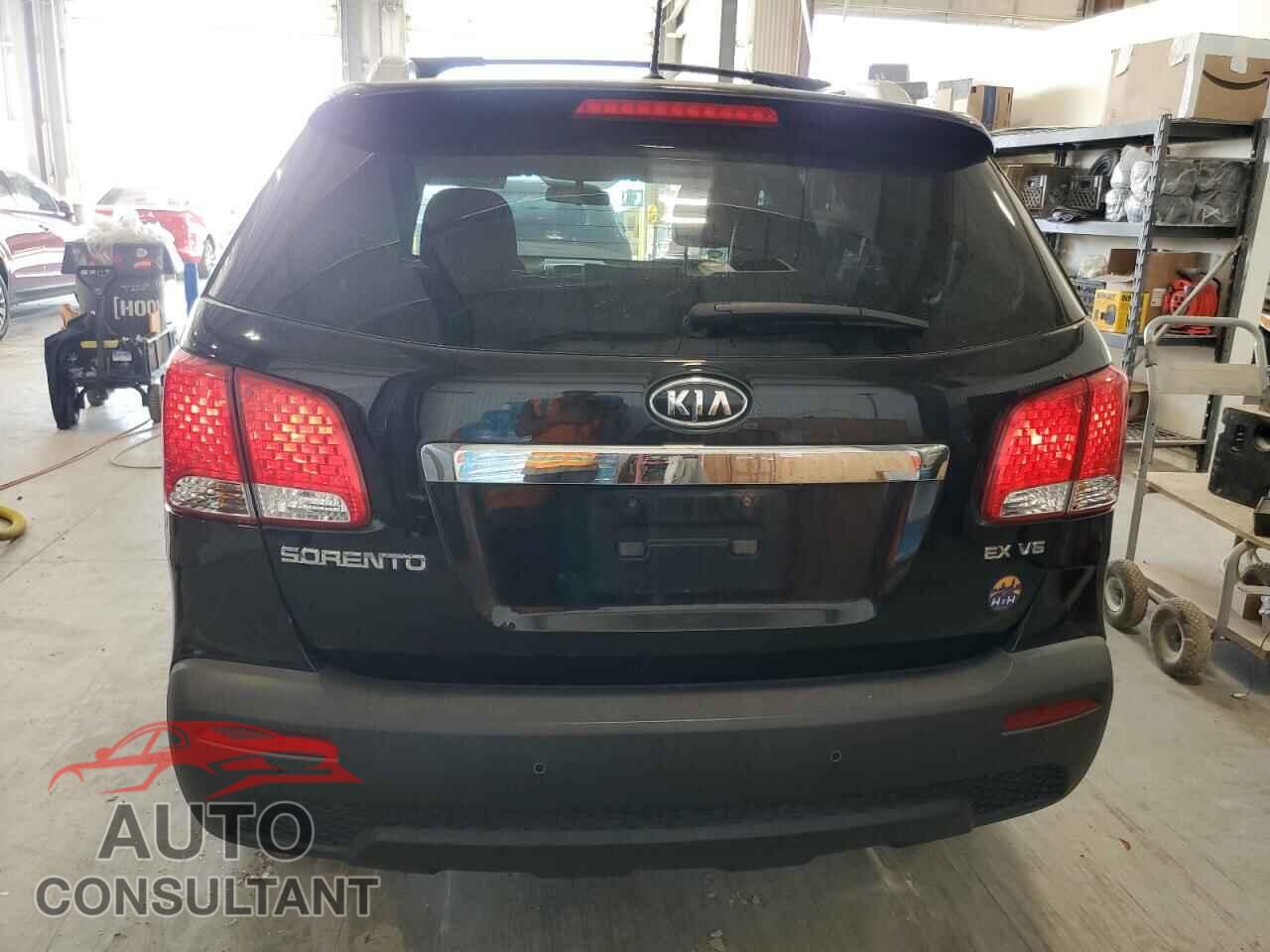 KIA SORENTO 2011 - 5XYKUDA28BG062148