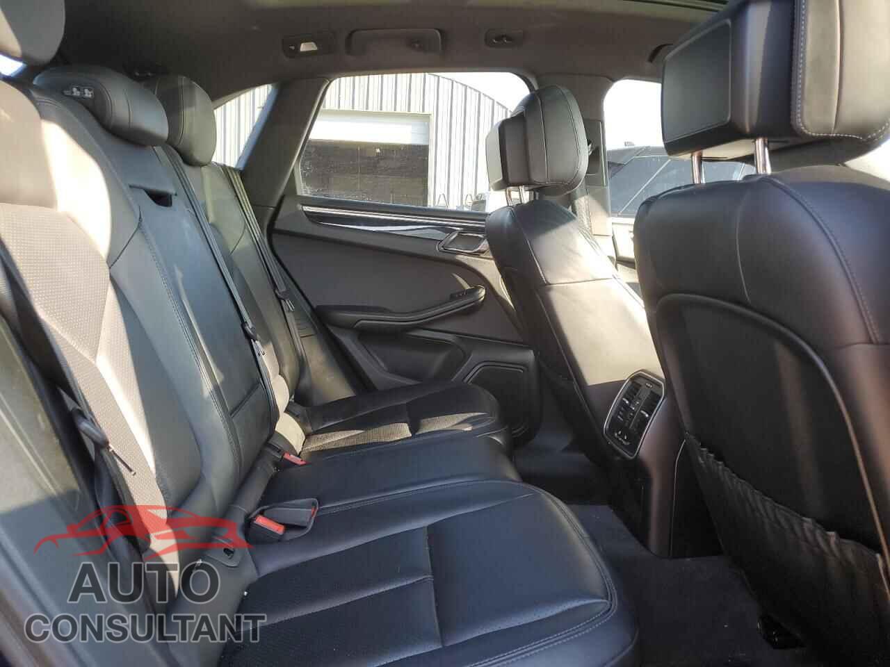 PORSCHE MACAN 2016 - WP1AB2A58GLB43936