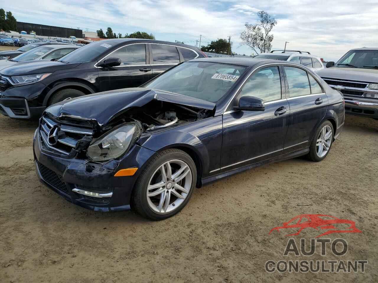 MERCEDES-BENZ C-CLASS 2014 - WDDGF4HB5EG250249