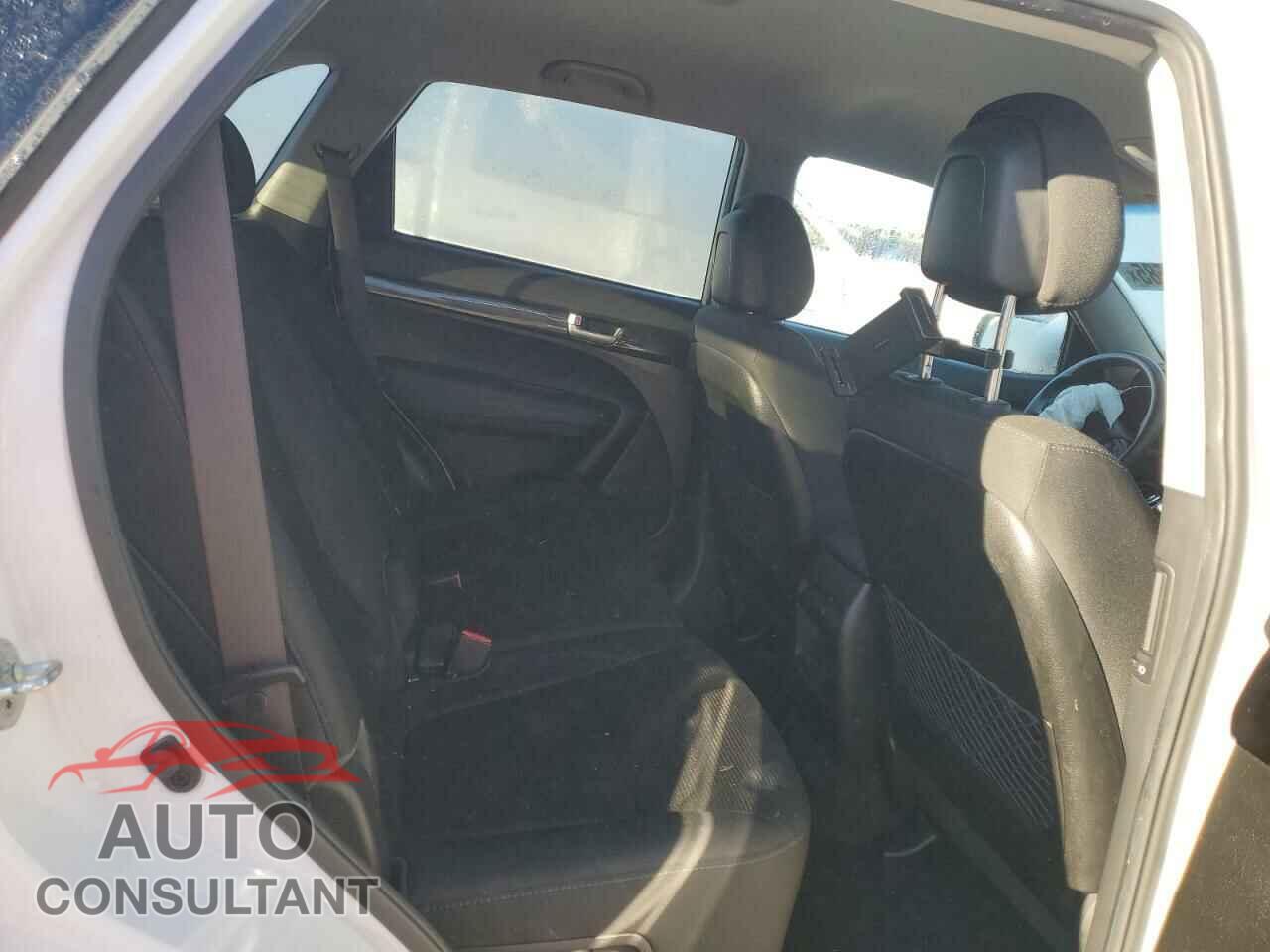 KIA SORENTO 2015 - 5XYKTCA61FG555840