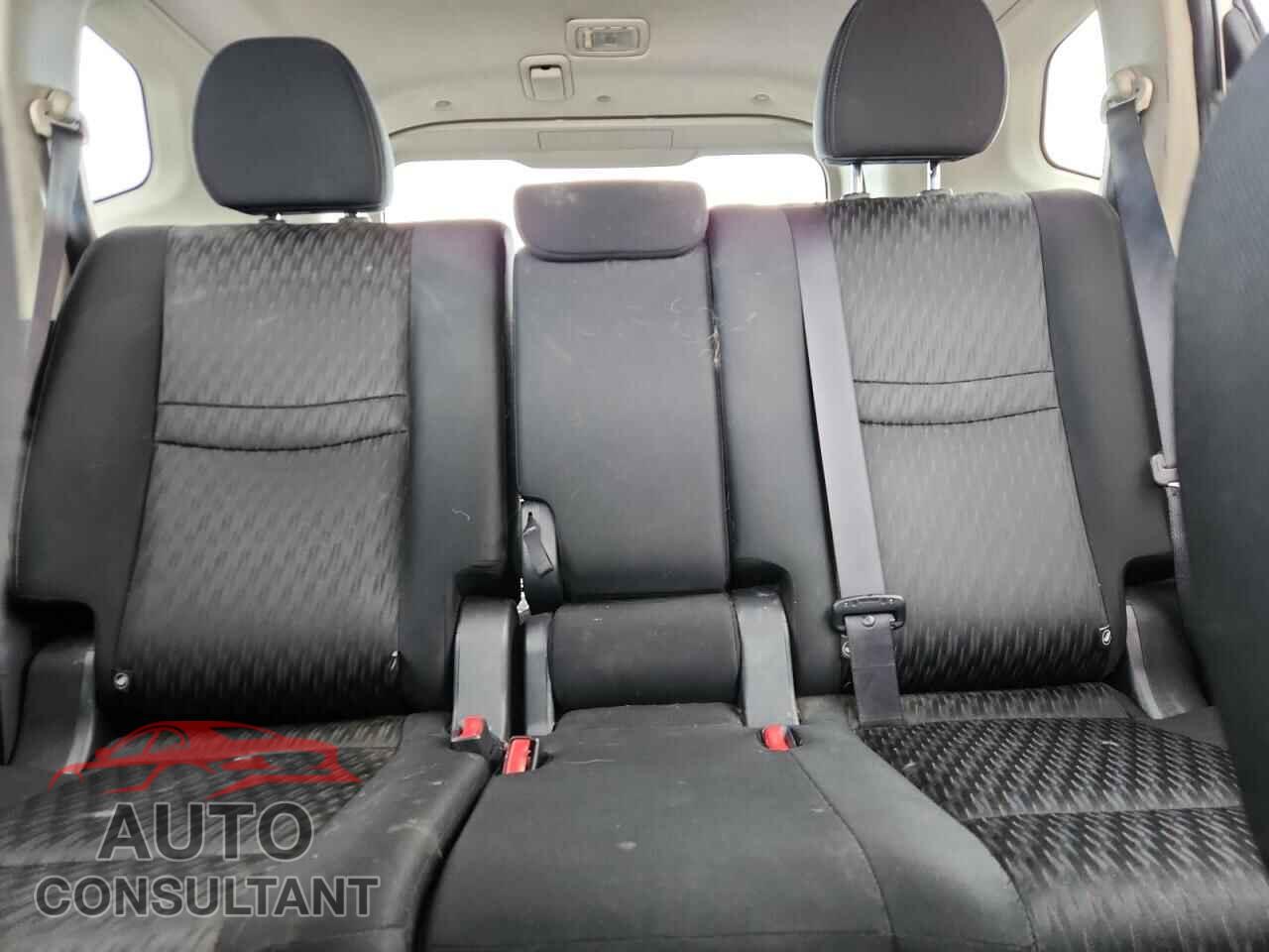 NISSAN ROGUE 2017 - KNMAT2MV2HP579170