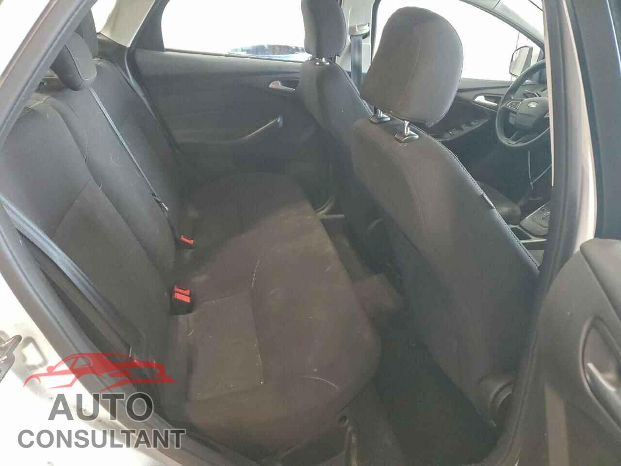 FORD FOCUS 2017 - 1FADP3F22HL219596