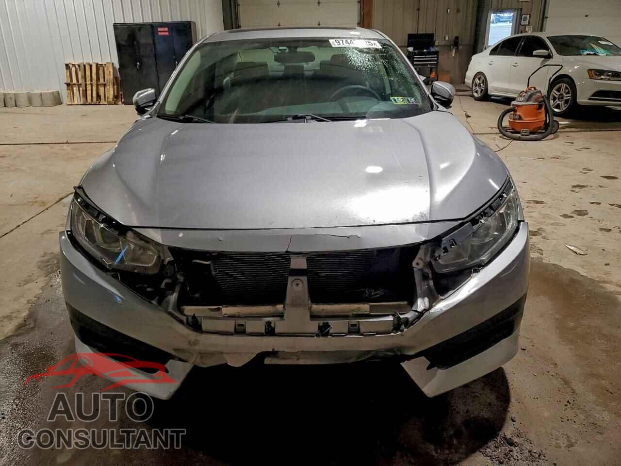 HONDA CIVIC 2018 - 2HGFC2F71JH585185