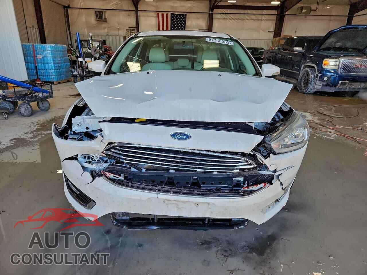 FORD FOCUS 2017 - 1FADP3J27HL268008