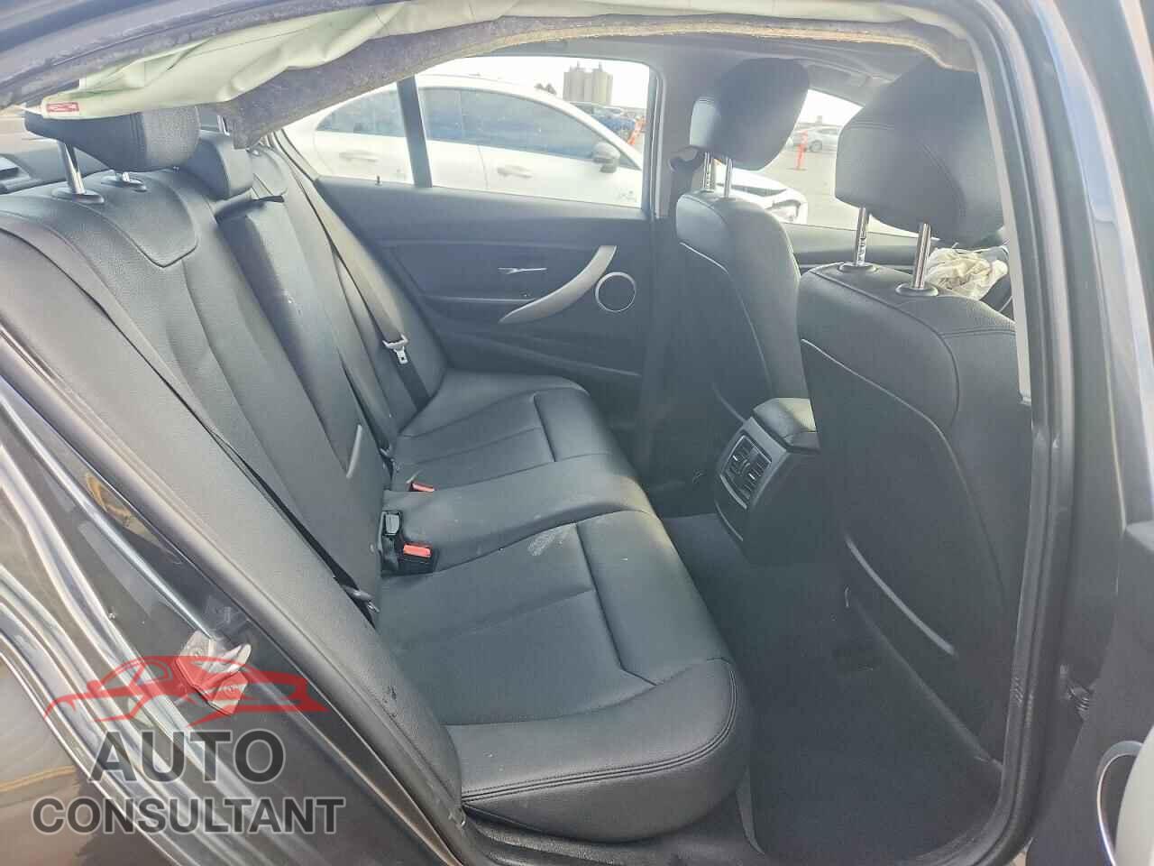 BMW 3 SERIES 2017 - WBA8A3C37HK692391