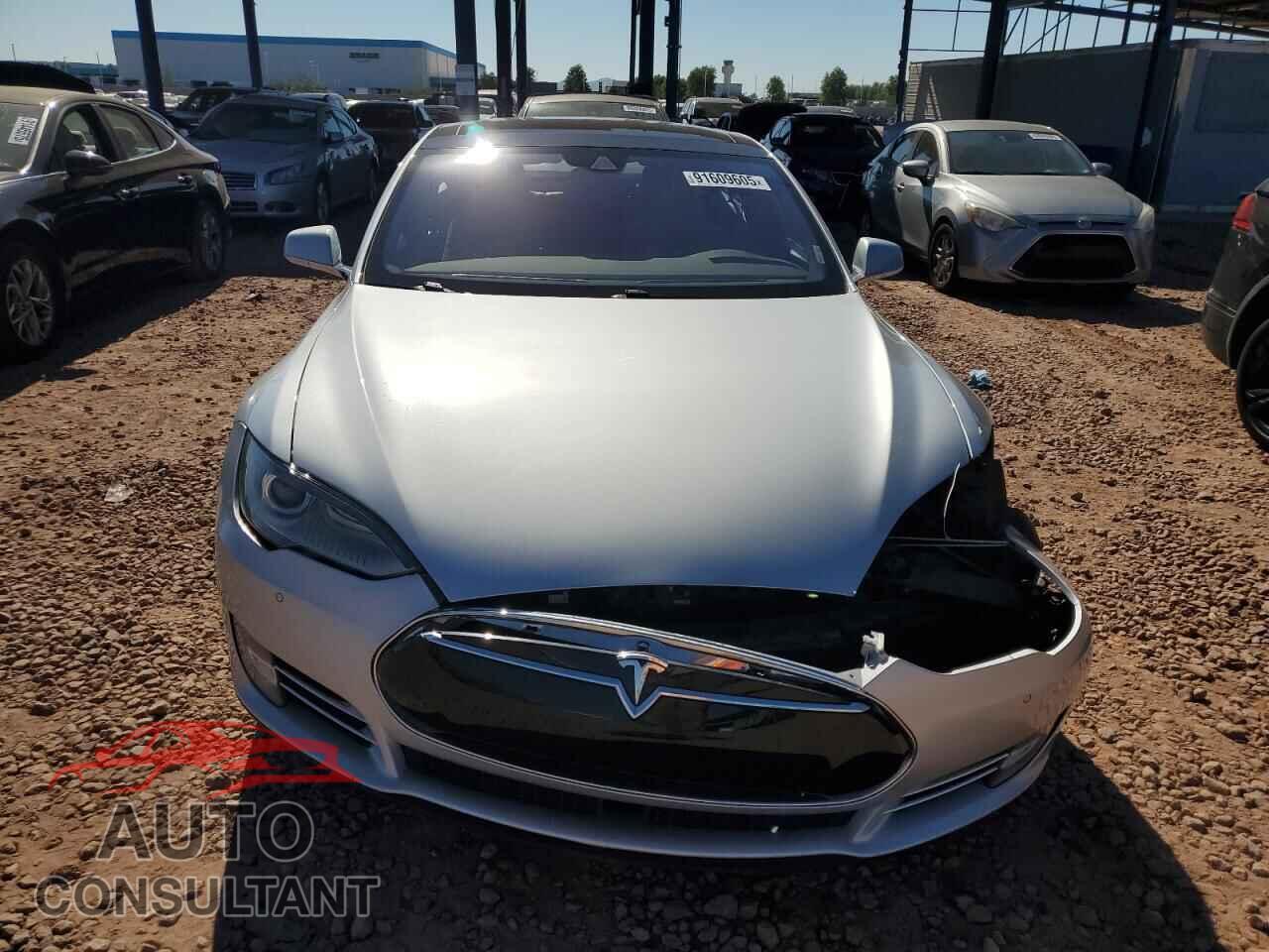 TESLA MODEL S 2015 - 5YJSA1E26FF117212