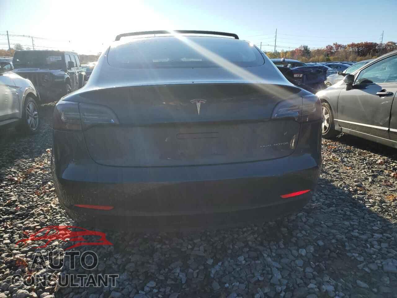 TESLA MODEL 3 2018 - 5YJ3E1EB6JF093219