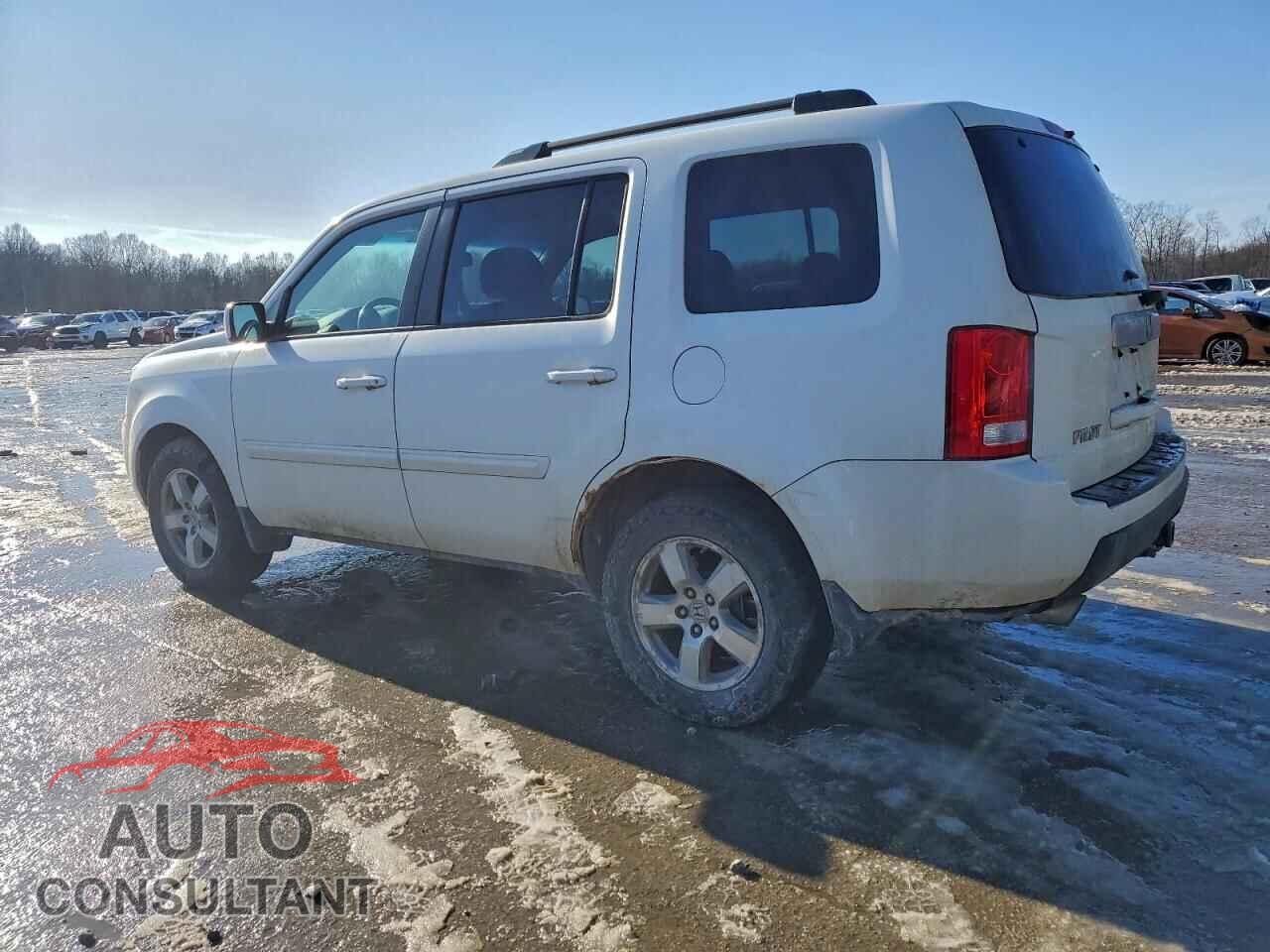 HONDA PILOT 2011 - 5FNYF4H73BB033010