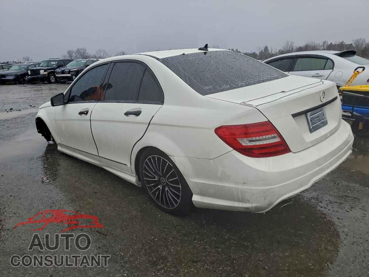MERCEDES-BENZ C-CLASS 2012 - WDDGF8BB7CR205511
