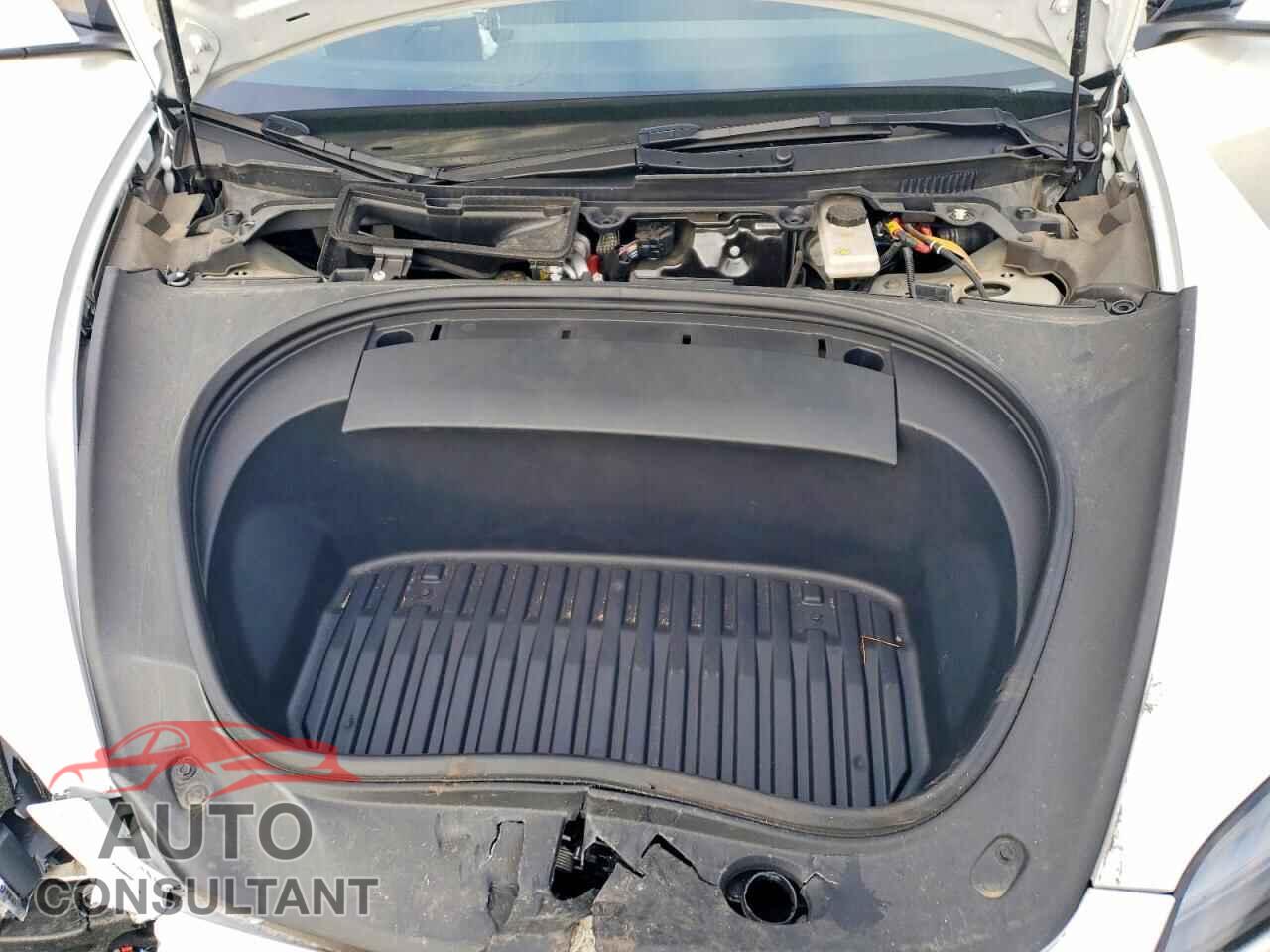 TESLA MODEL 3 2024 - 5YJ3E1EA3RF740436