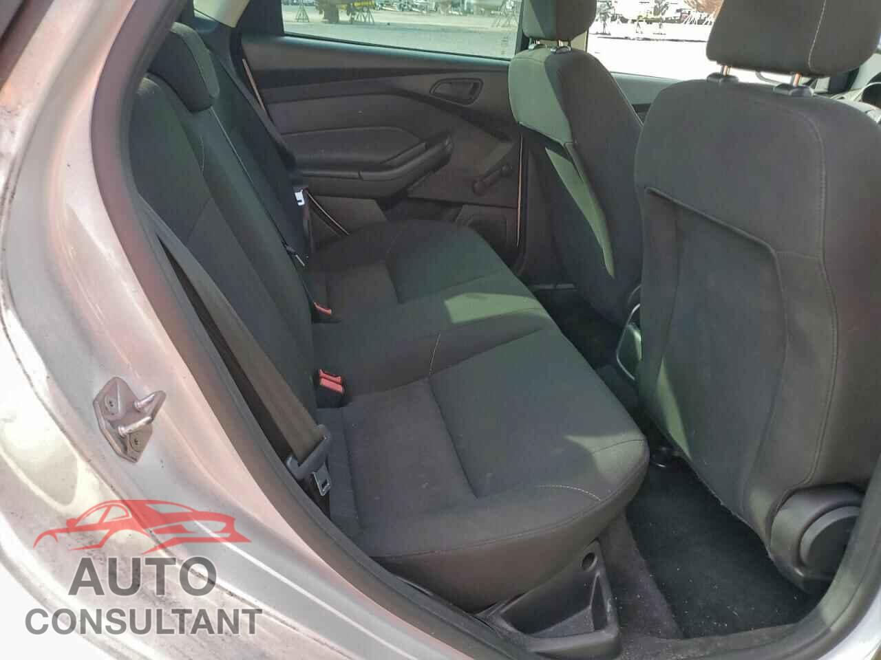 FORD FOCUS 2016 - 1FADP3E22GL242005