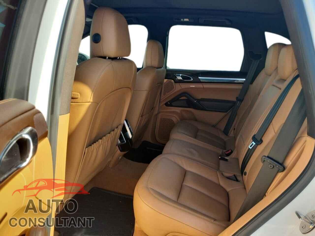 PORSCHE CAYENNE 2016 - WP1AA2A22GLA11196