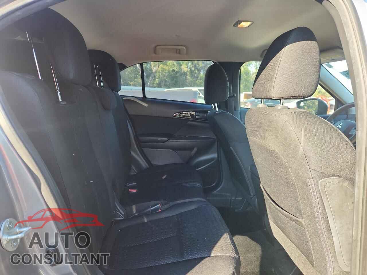 MITSUBISHI ECLIPSE 2018 - JA4AT4AA5JZ049230