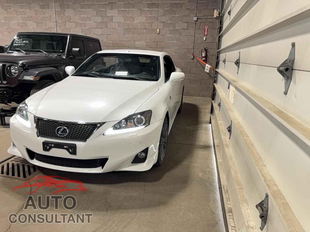 LEXUS IS 2015 - JTHFF2C24F2531960