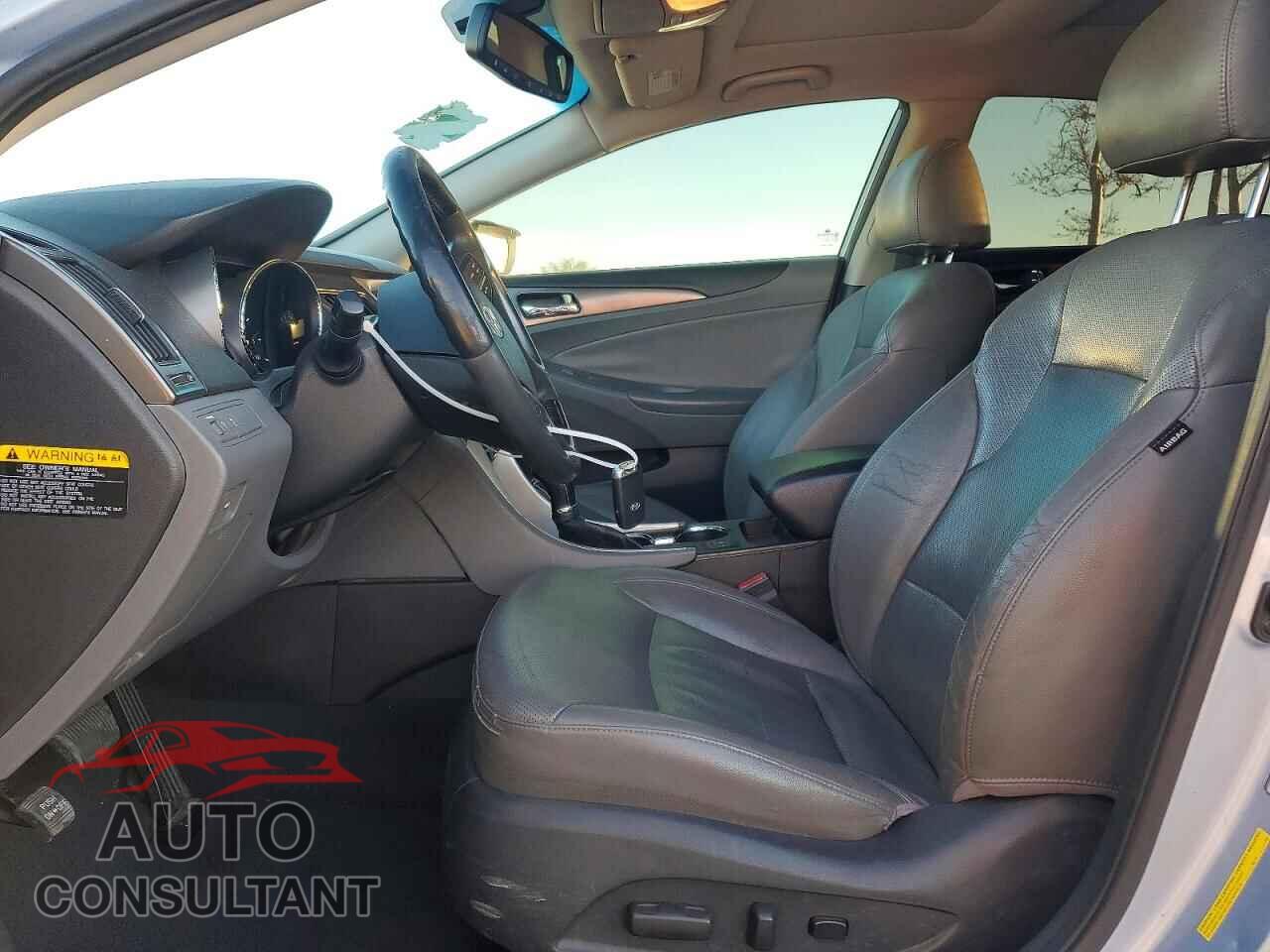 HYUNDAI SONATA 2012 - KMHEC4A43CA036457