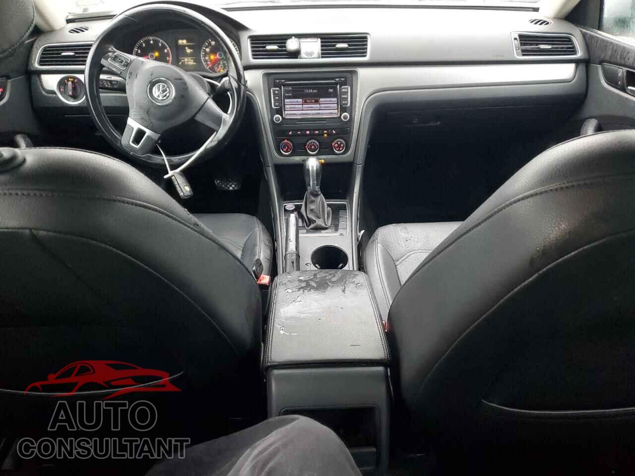 VOLKSWAGEN PASSAT 2015 - 1VWAT7A35FC086228