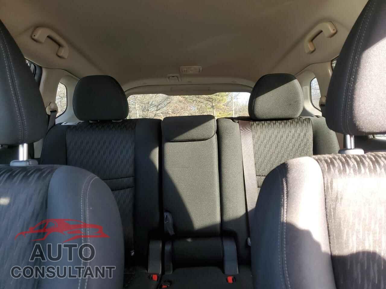 NISSAN ROGUE 2018 - KNMAT2MV9JP599437