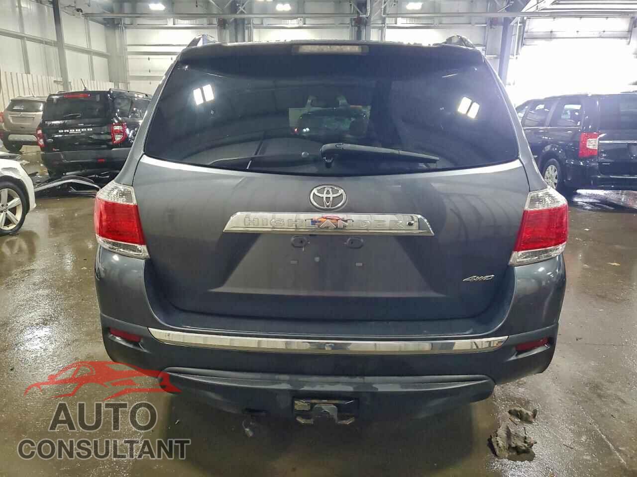 TOYOTA HIGHLANDER 2013 - 5TDBK3EH5DS277524